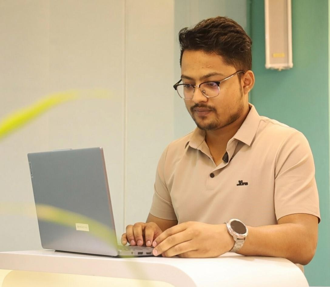 Jusef working at his desk on a computer
